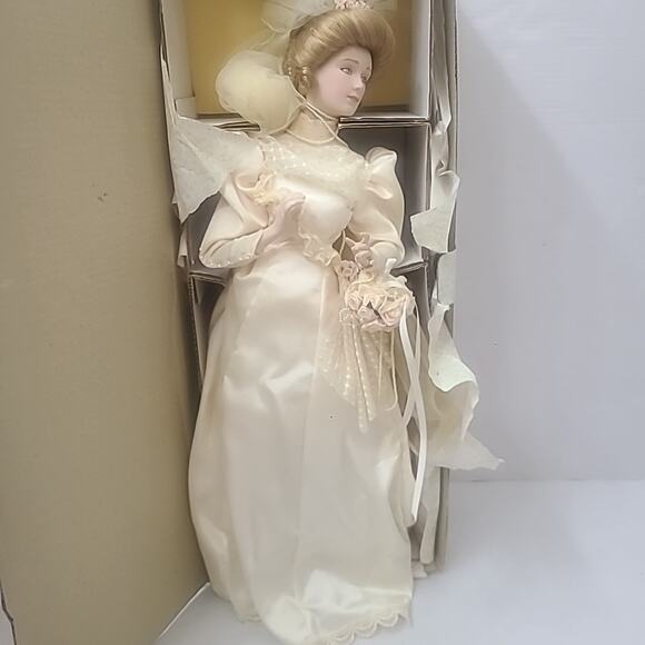 Franklin Mint 22" Heirloom Gibson Girl Bride Porcelain Doll 1988 w/ box - Picture 3 of 6